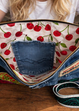 Afbeelding in Gallery-weergave laden, BIG Bandana Clutch