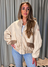 Afbeelding in Gallery-weergave laden, The COOL Bomber - Crème
