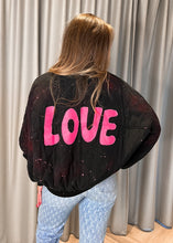 Afbeelding in Gallery-weergave laden, The LOVE Bomber - Black
