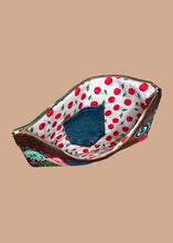 Afbeelding in Gallery-weergave laden, Bandana Brown Clutch
