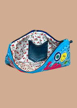 Load image into Gallery viewer, Bandana Azul Clutch
