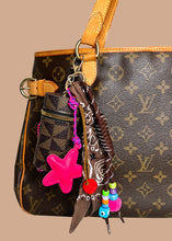 Afbeelding in Gallery-weergave laden, Lip Charm Case
