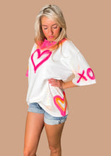 Afbeelding in Gallery-weergave laden, Love Is Cool - Tee
